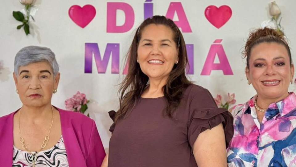 Gobierno de Sonora festeja a adultas mayores del ISAAM por el Día de las Madres